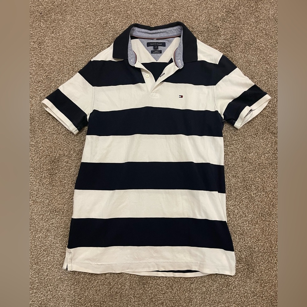 Men’s Tommy Hilfiger Shirt - back and white striped , size L